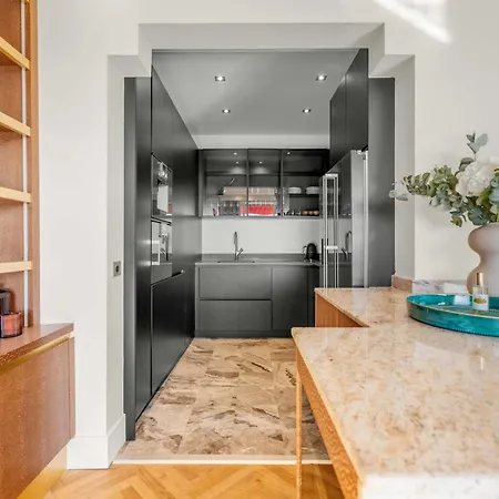 Ref 1553 - Center - Sea View For Rent *