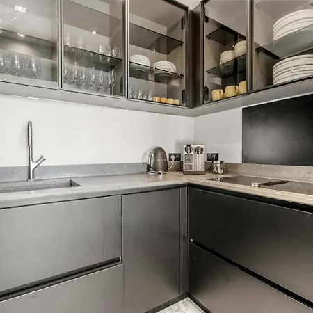 Ref 1553 - Center - Sea View For Rent *