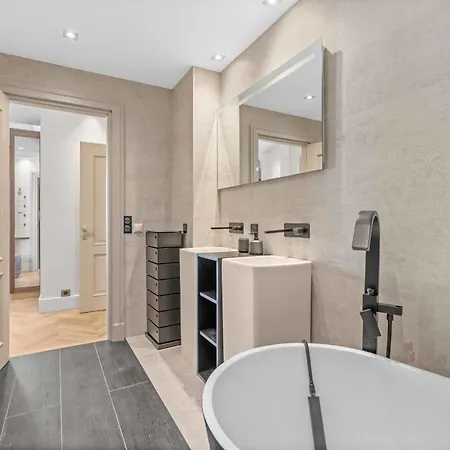 Apartment Ref 1553 - Center - Sea View For Rent Cannes