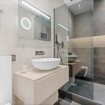 Apartment Ref 1553 - Center - Sea View For Rent Cannes