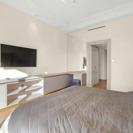 Ref 1553 - Center - Sea View For Rent Apartment
