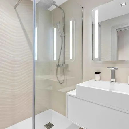 Ref 1553 - Center - Sea View For Rent *