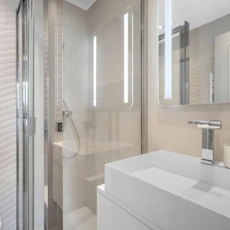 Ref 1553 - Center - Sea View For Rent Cannes