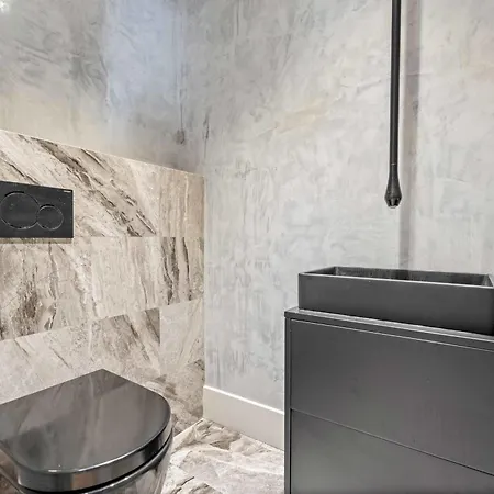 Ref 1553 - Center - Sea View For Rent Cannes
